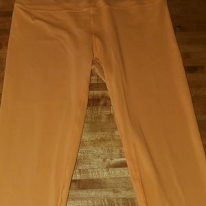 Zyia Light & Tight Tangerine capri leggings